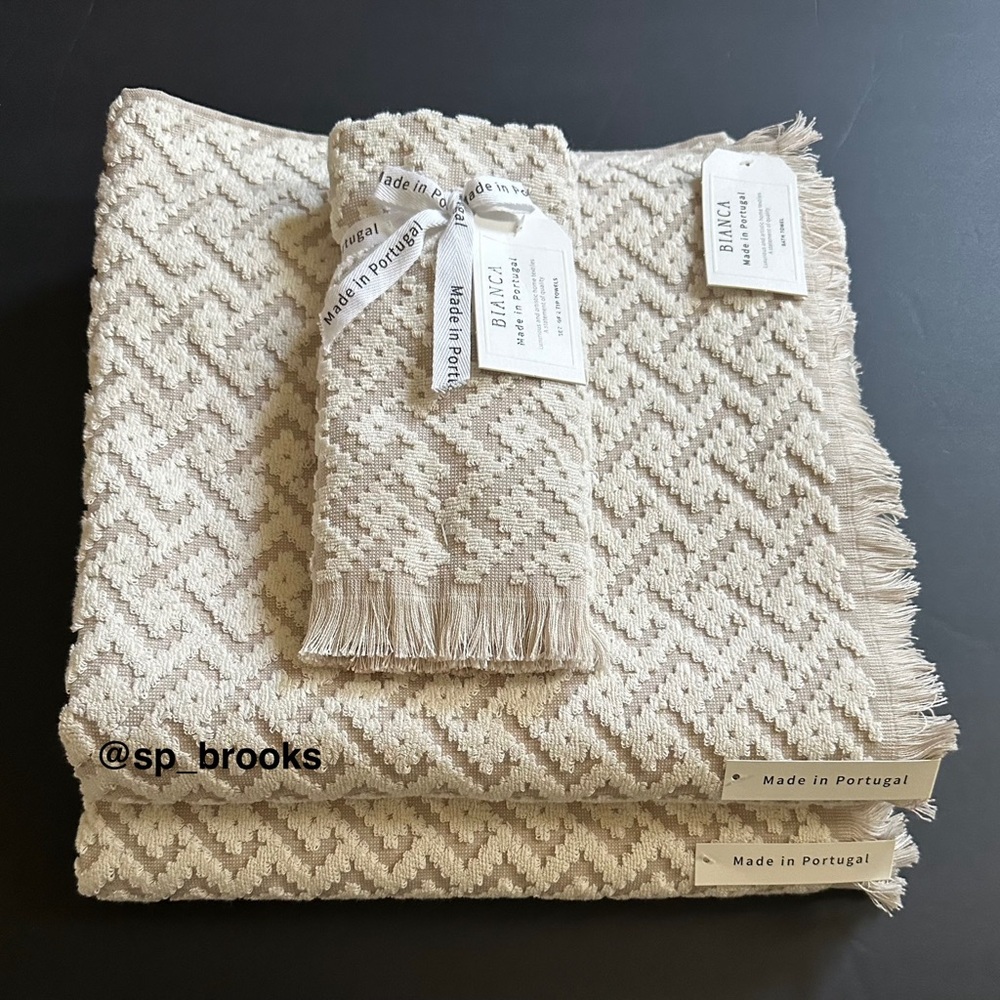 🎁4PC BIANCA Bath Towels - Geometric Tan and Cream